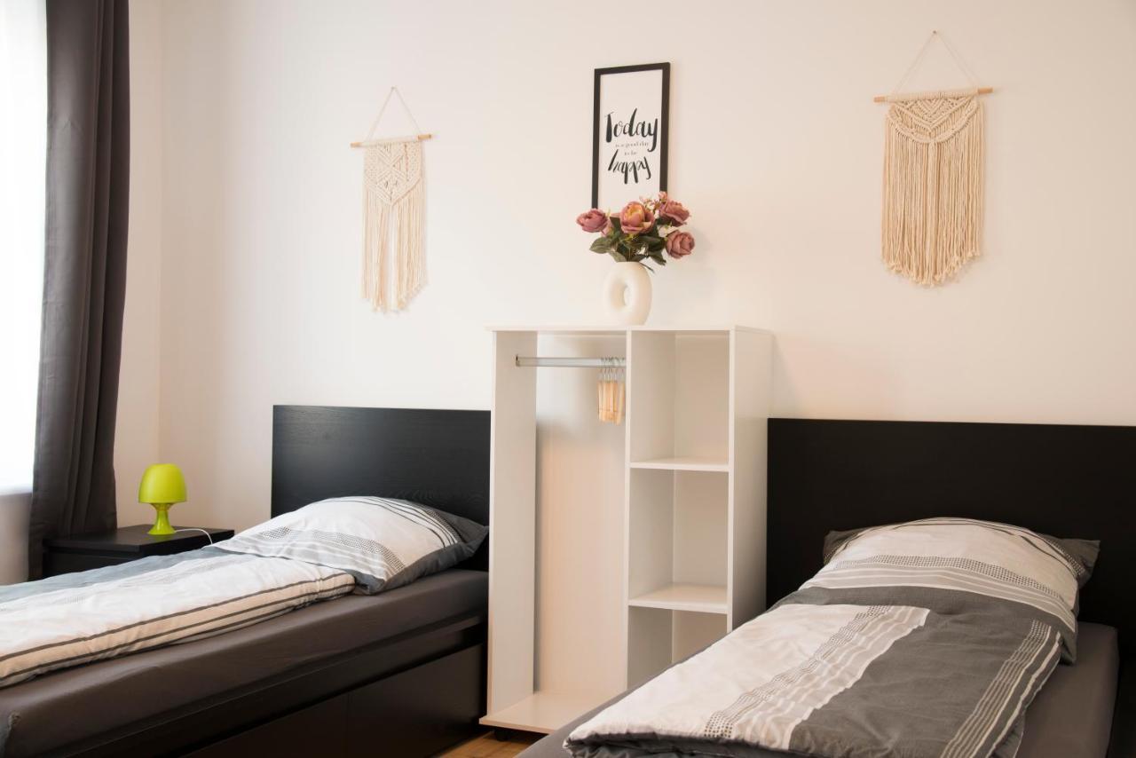 Schoene Ferienwohnung 78M2, 3 Schlafzimmer, 2 Baeder, Zentrumnah, 1Og Erfurt Exterior foto